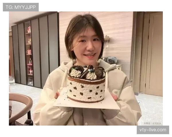 叶诗文训练完偷偷吃蛋糕被拍,这自律人设崩得我有点心疼 叶诗文训练完偷偷吃蛋糕被拍,这自律人设崩得我有点心疼
